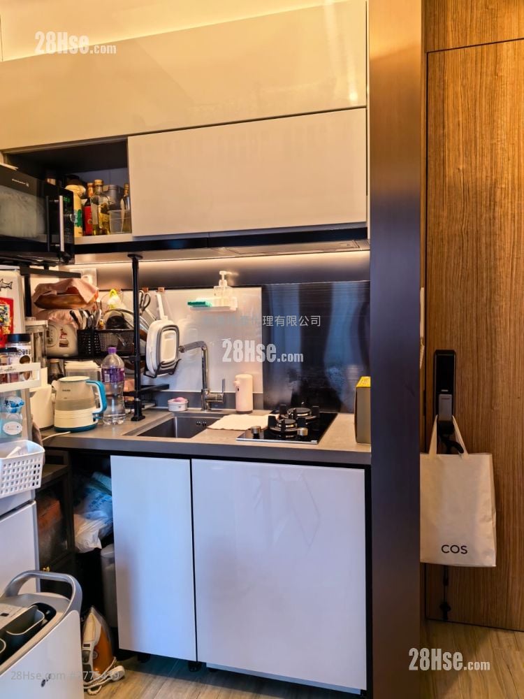 The Vantage Sell Studio , 1 Bathroom 189 ft²