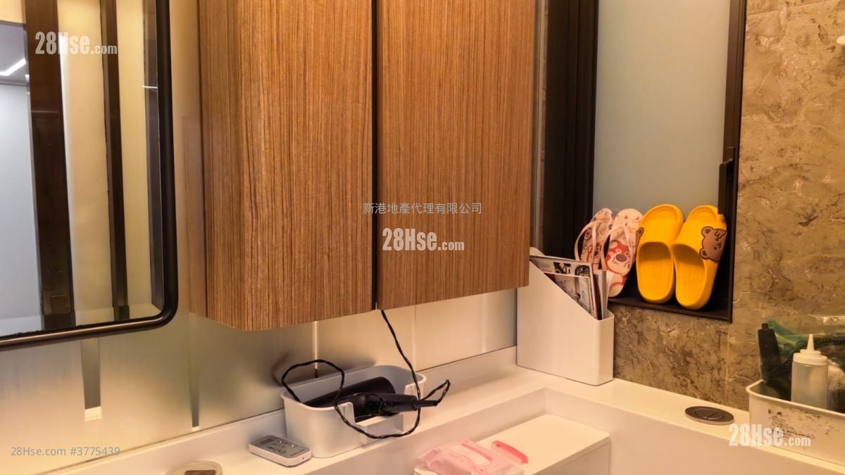 The Vantage Sell Studio , 1 Bathroom 189 ft²