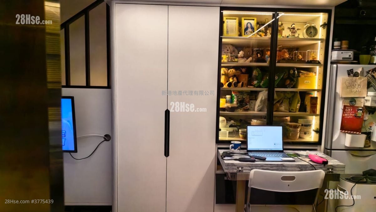 The Vantage Sell Studio , 1 Bathroom 189 ft²