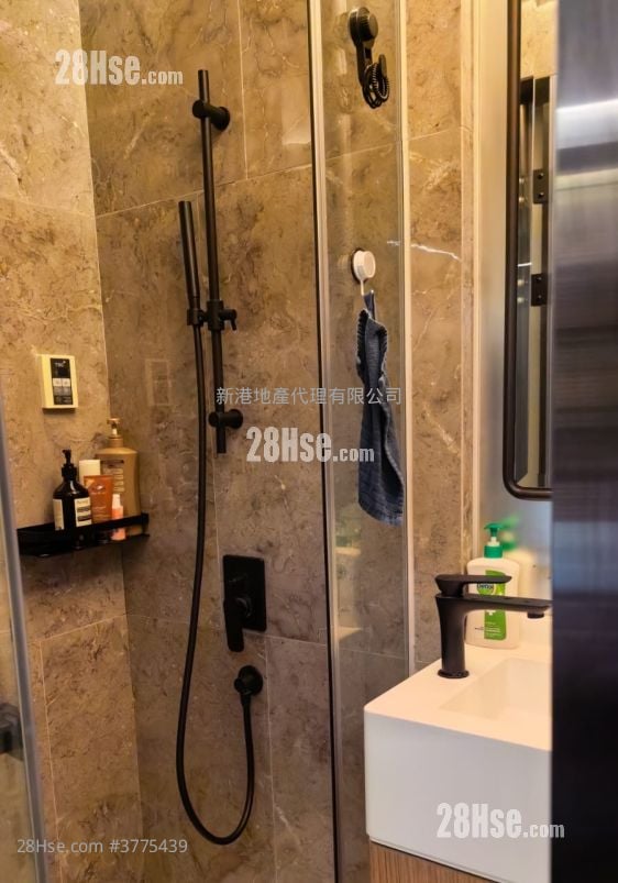 The Vantage Sell Studio , 1 Bathroom 189 ft²