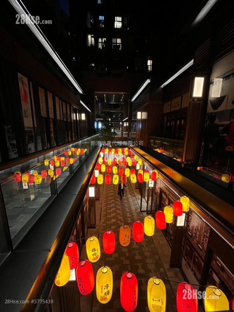 The Vantage Sell Studio , 1 Bathroom 189 ft²