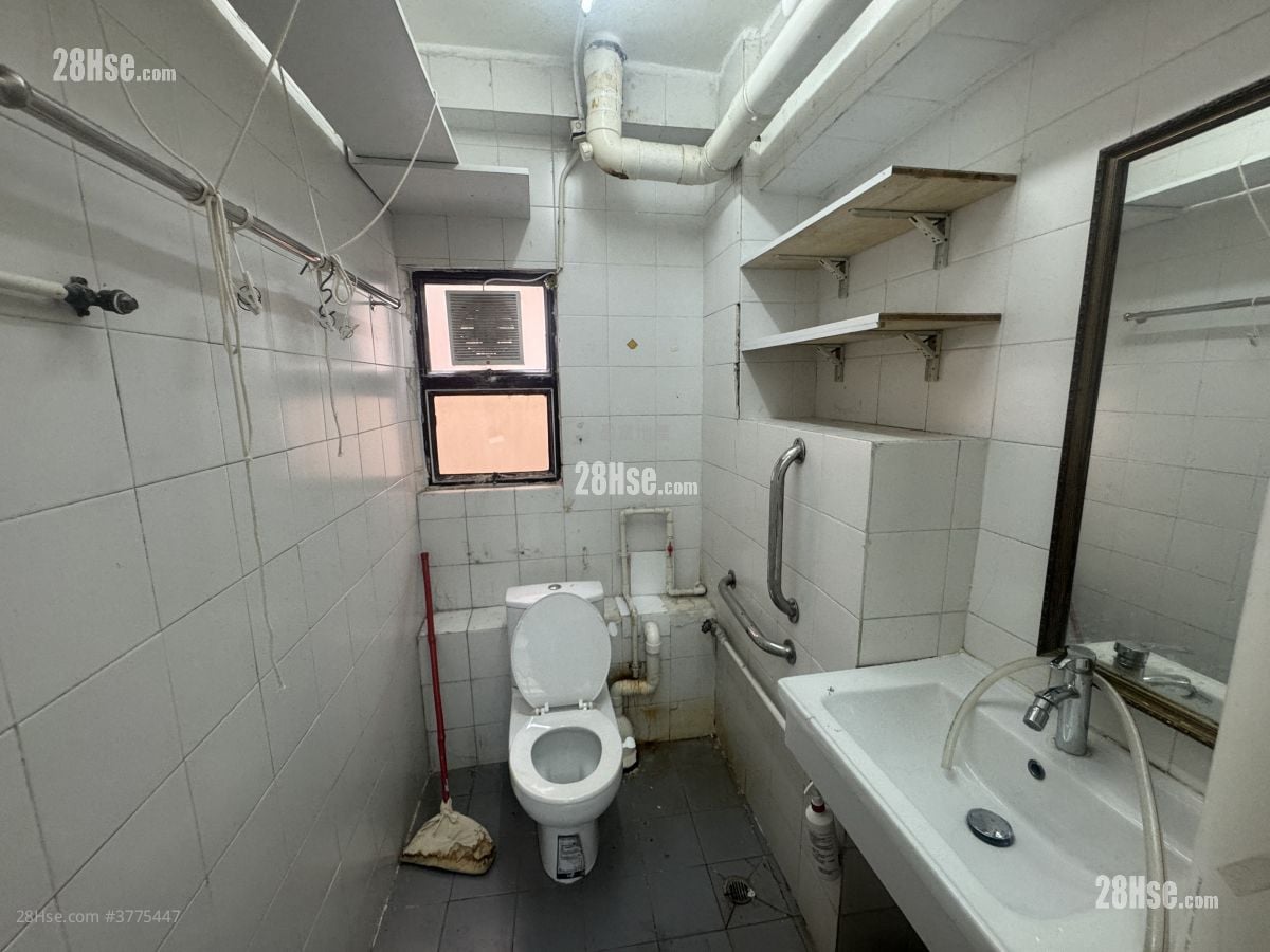 Cheong Fai Building Sell 1 Toilet