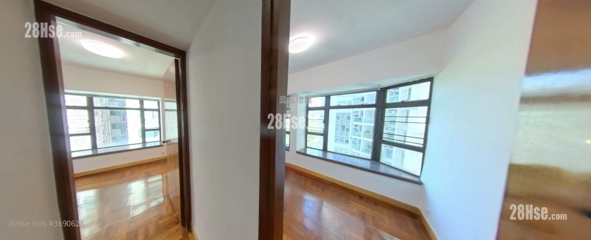 Royal Ascot Sell 2 Bedrooms , 1 Bathroom 594 ft²