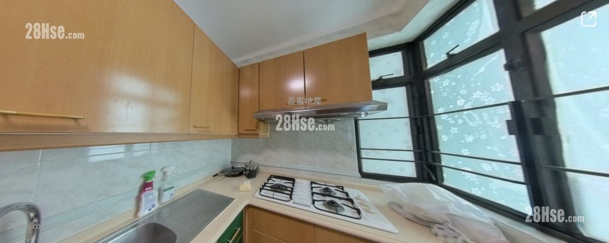 Royal Ascot Sell 2 Bedrooms , 1 Bathroom 594 ft²