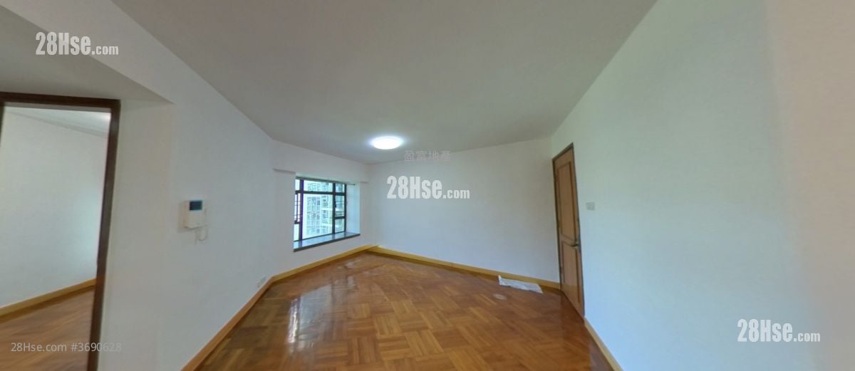 Royal Ascot Sell 2 Bedrooms , 1 Bathroom 594 ft²