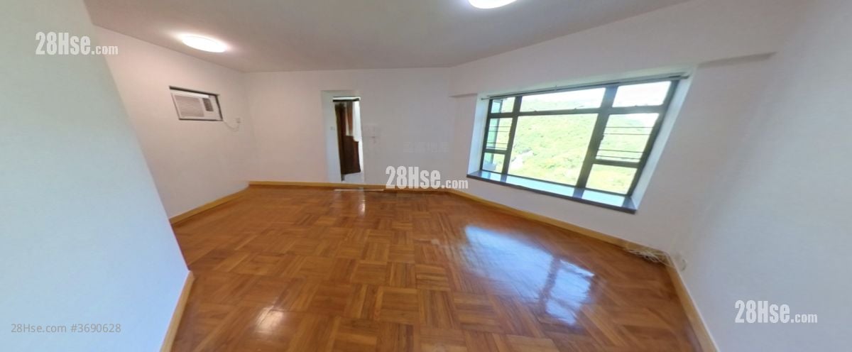 Royal Ascot Sell 2 Bedrooms , 1 Bathroom 594 ft²