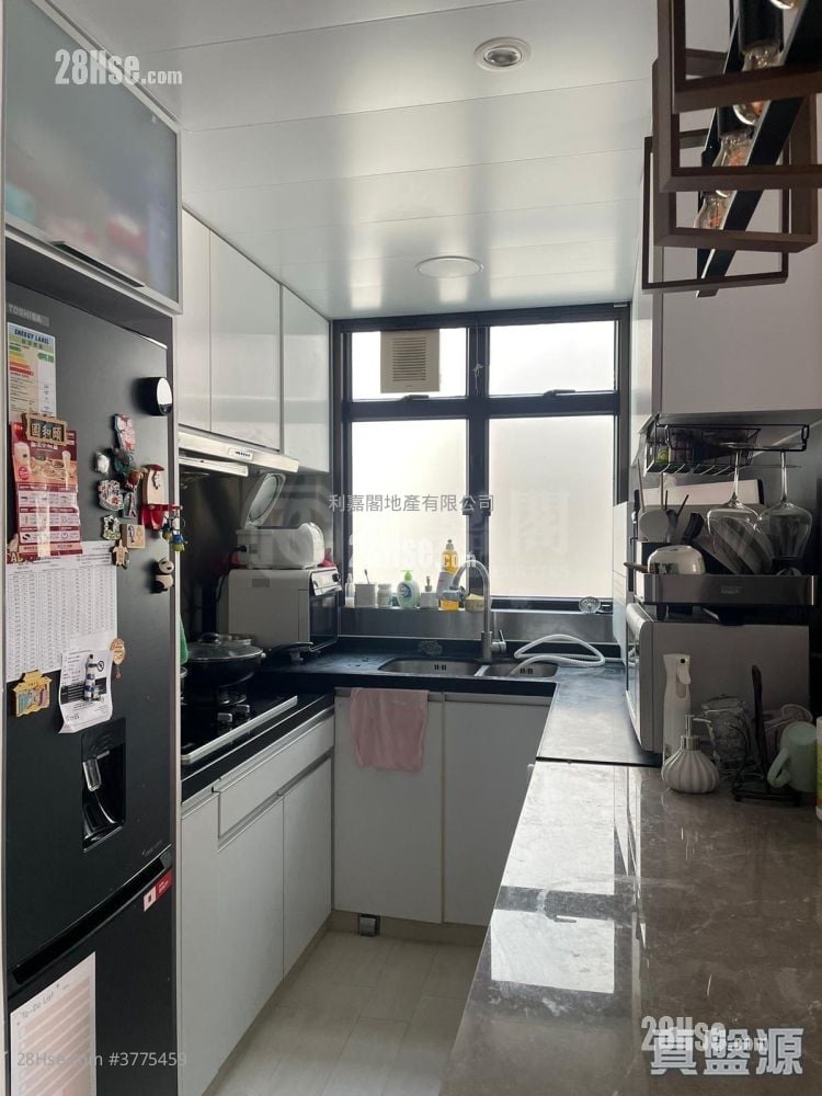 倚龙山庄 售盘 3 房 , 2 浴室 801 平方尺