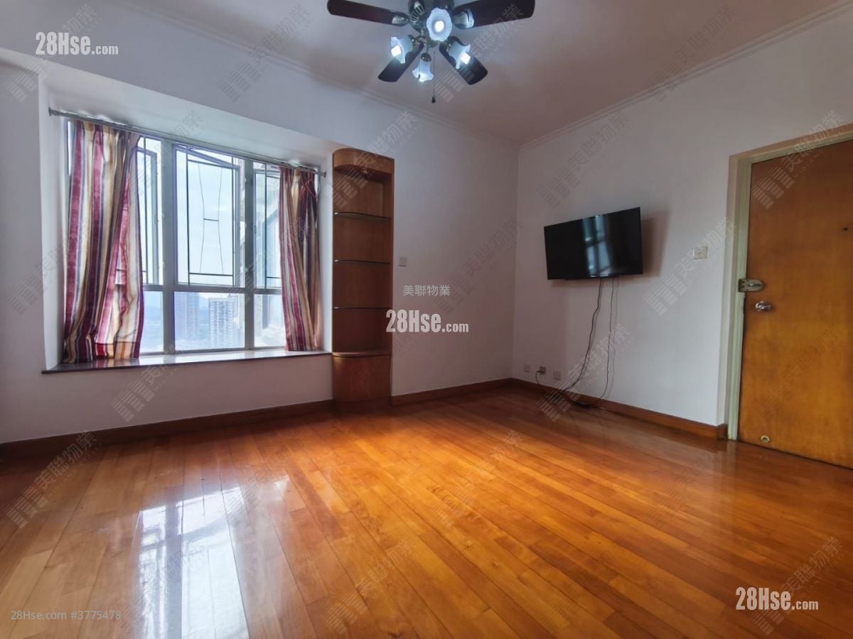 Yuen Long Plaza Sell 3 Bedrooms 550 ft²