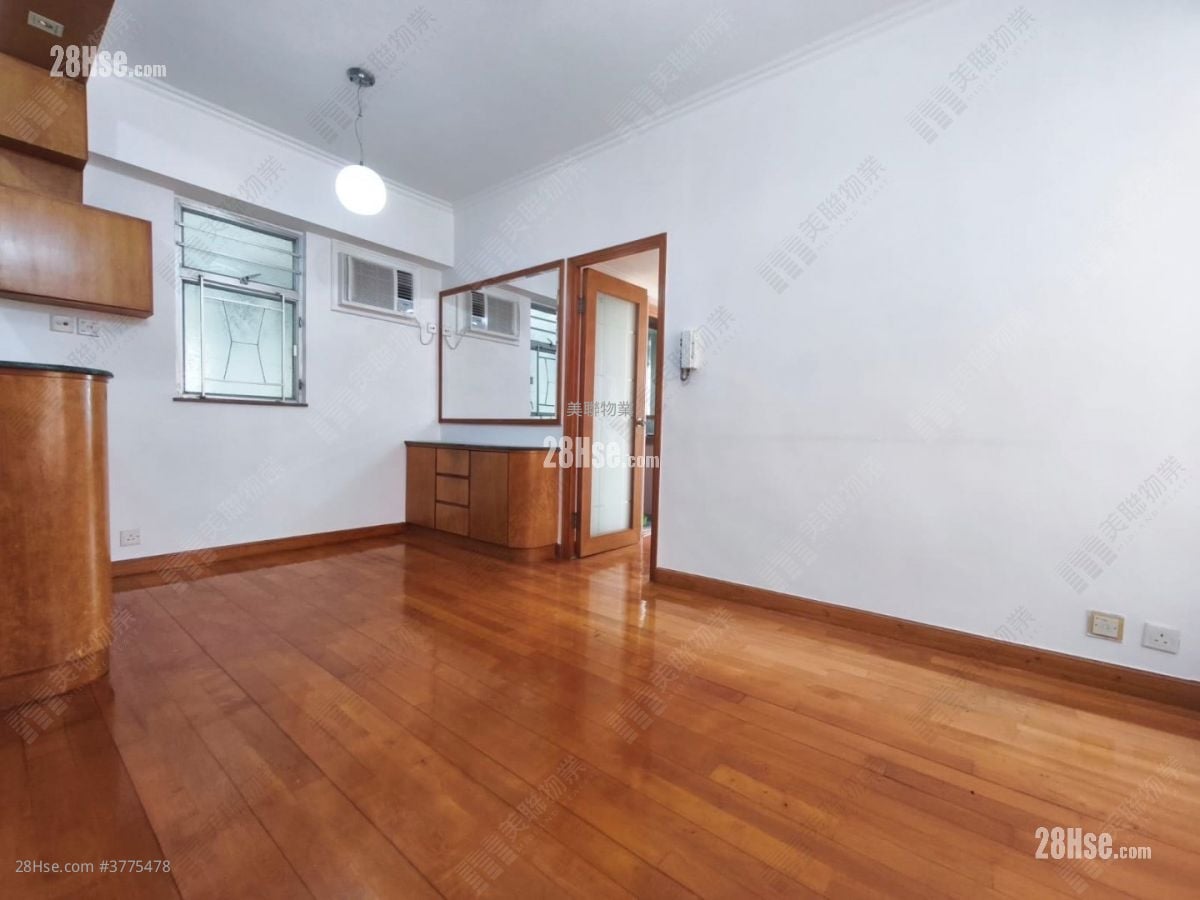 Yuen Long Plaza Sell 3 Bedrooms 550 ft²