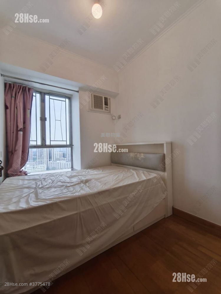 Yuen Long Plaza Sell 3 Bedrooms 550 ft²