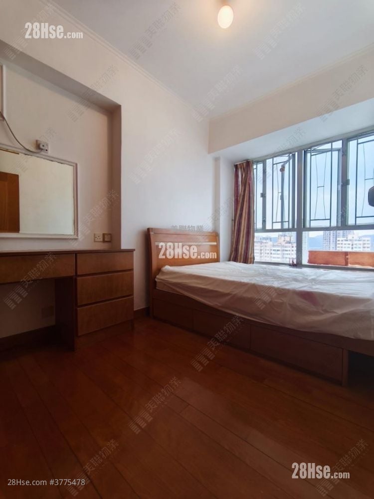 Yuen Long Plaza Sell 3 Bedrooms 550 ft²