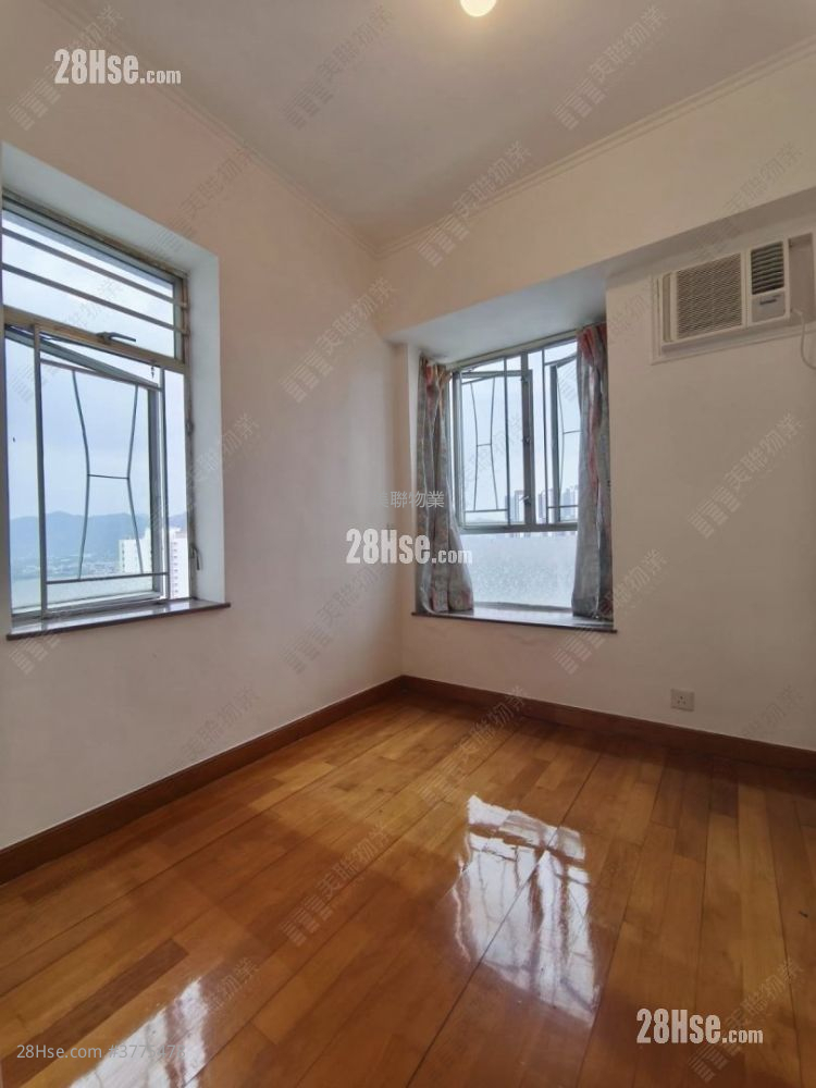Yuen Long Plaza Sell 3 Bedrooms 550 ft²