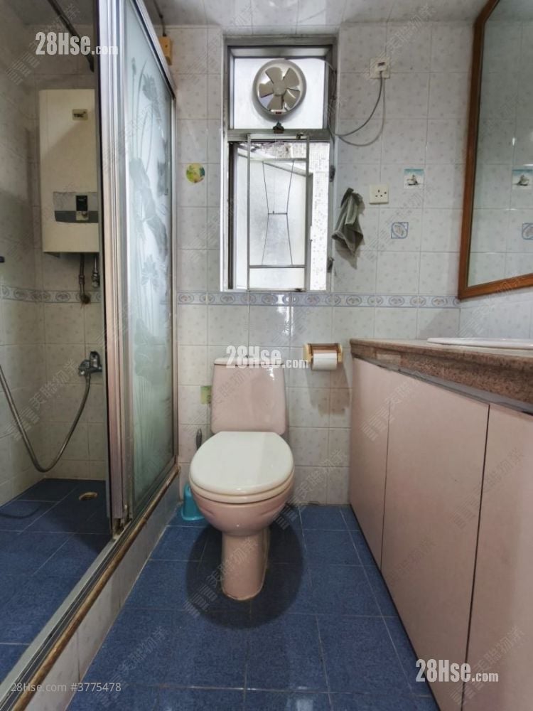 Yuen Long Plaza Sell 3 Bedrooms 550 ft²