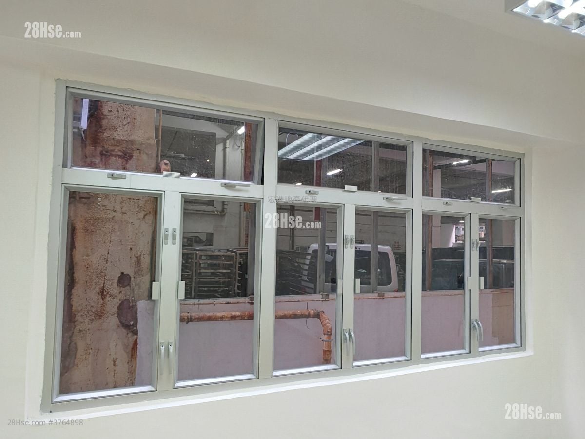 永泰中心 租盘 305 平方尺