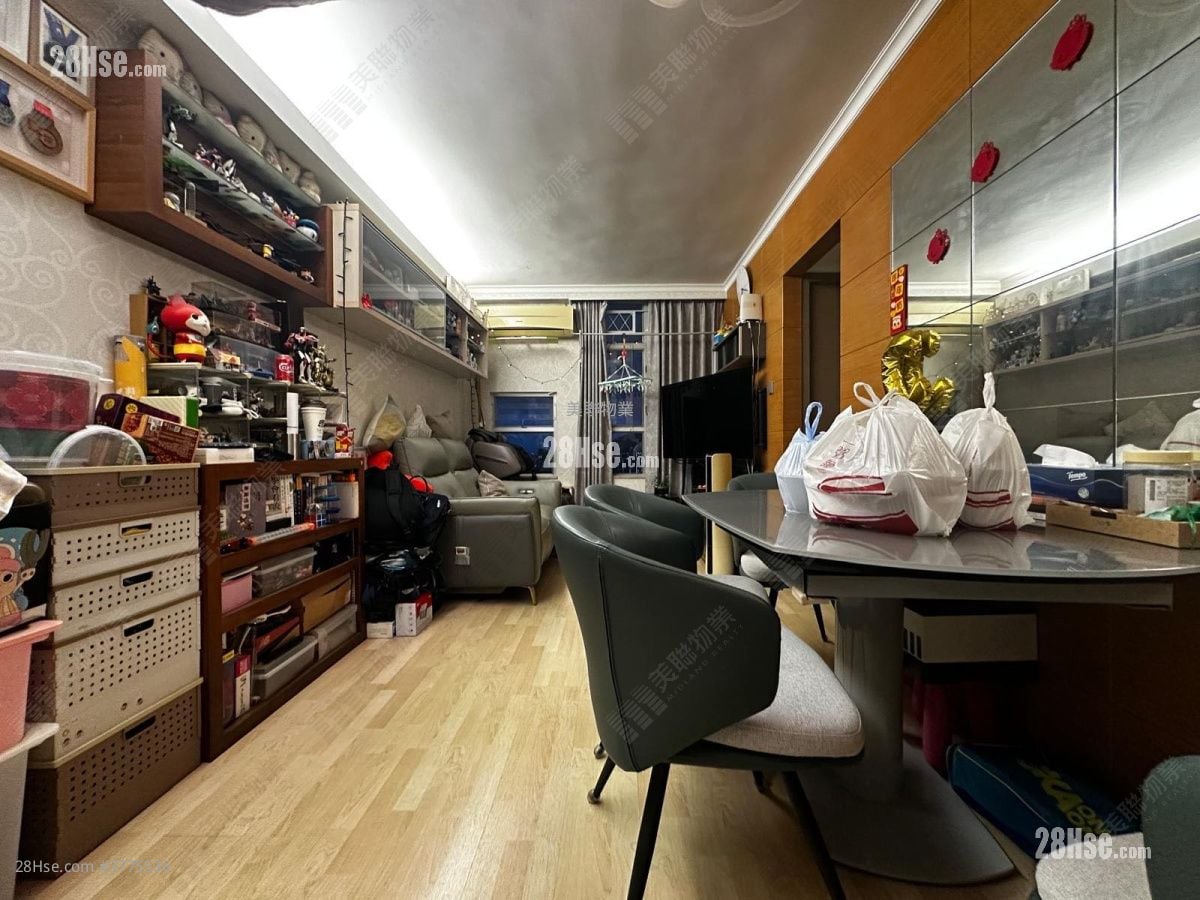 Ning Fung Court Sell 3 Bedrooms , 2 Bathrooms 650 ft²