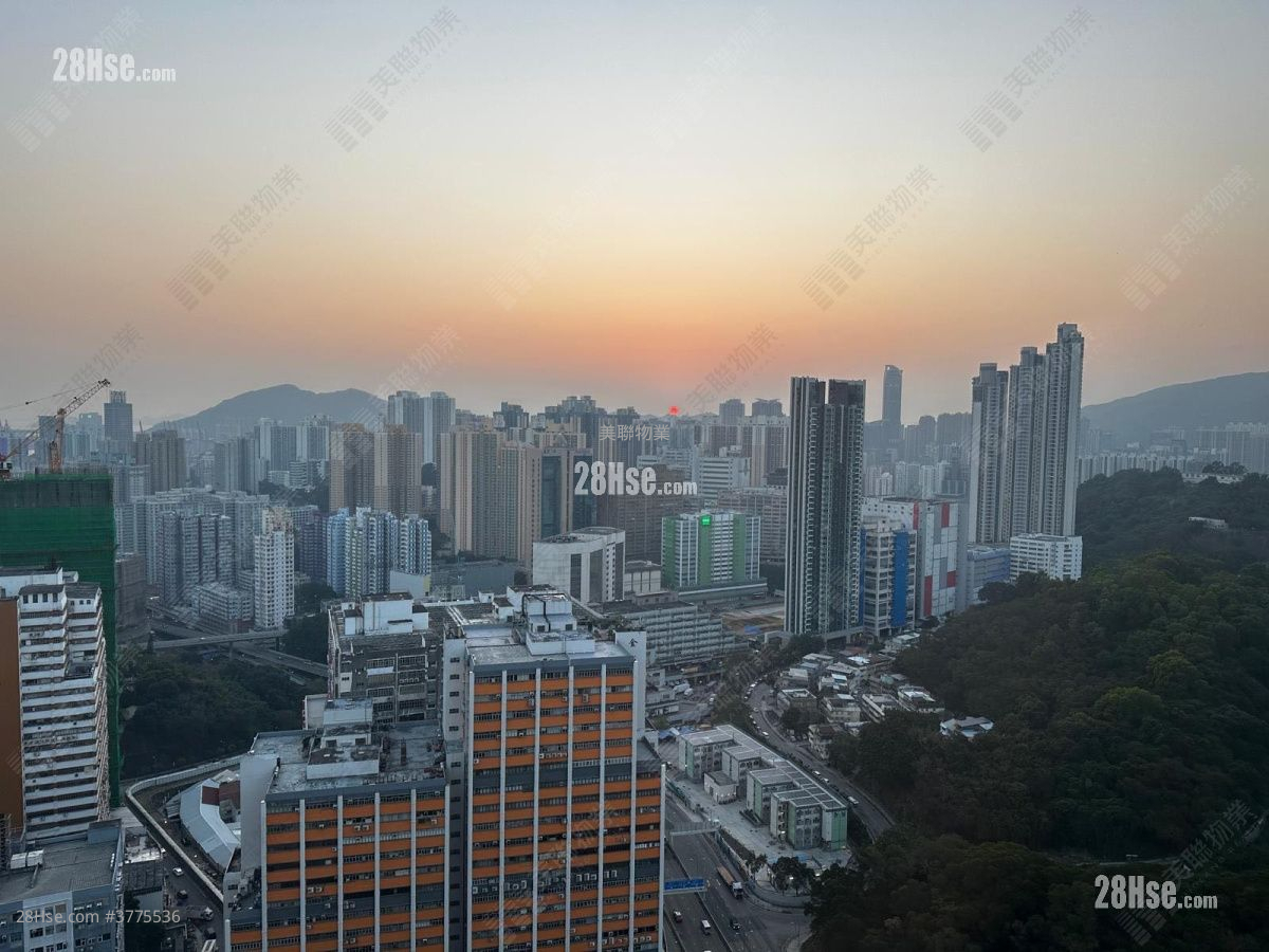 Ning Fung Court Sell 3 Bedrooms , 2 Bathrooms 650 ft²