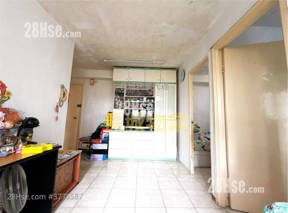 Ming Nga Court Sell 2 Bedrooms , 1 Bathroom 363 ft²