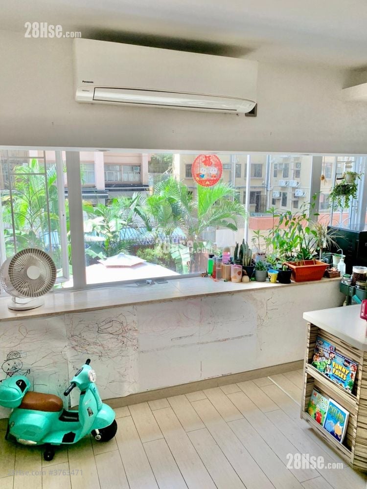 Ching Wah Building Sell 2 Bedrooms , 1 Bathroom 438 ft²