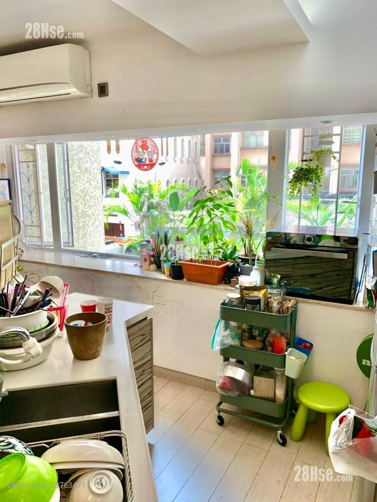 Ching Wah Building Sell 2 Bedrooms , 1 Bathroom 438 ft²
