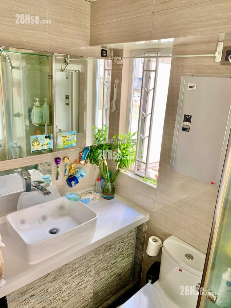 Ching Wah Building Sell 2 Bedrooms , 1 Bathroom 438 ft²