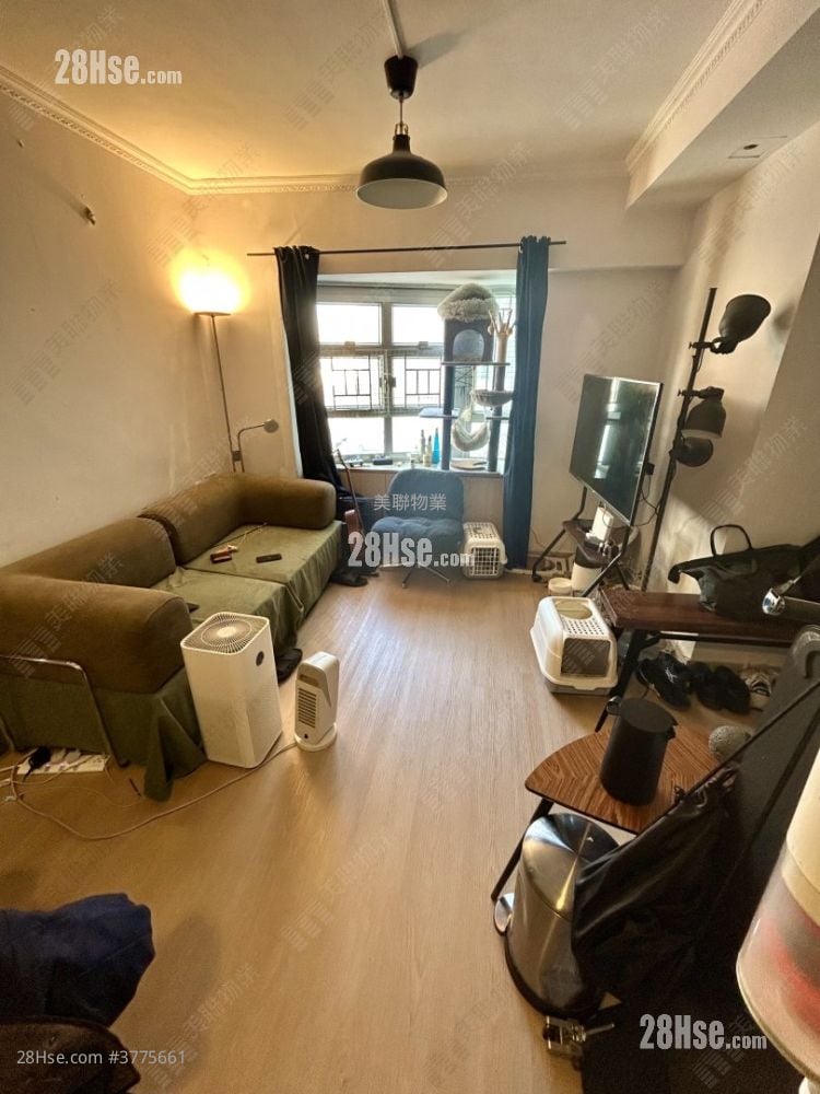 Kui Fat Building Sell 2 Bedrooms , 1 Bathroom 453 ft²