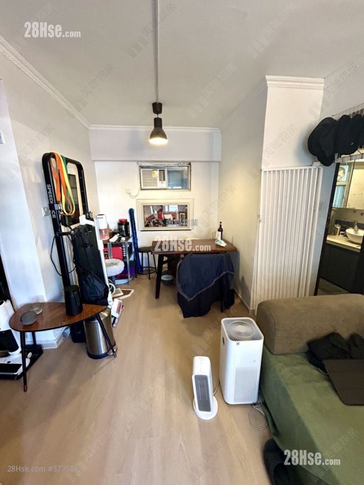 Kui Fat Building Sell 2 Bedrooms , 1 Bathroom 453 ft²