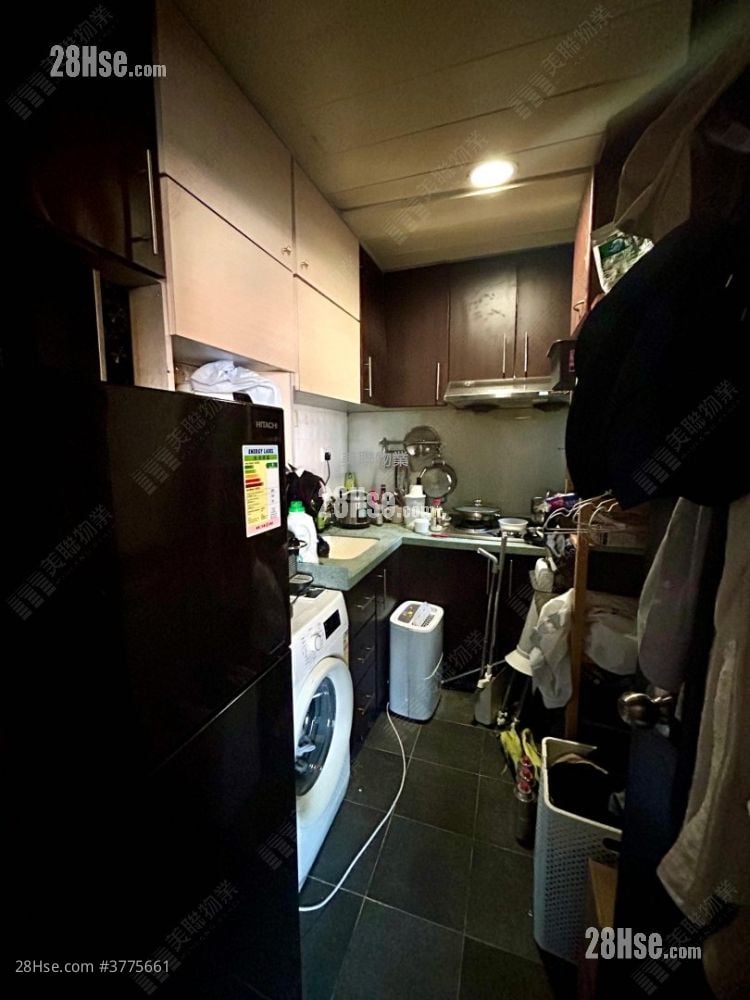 Kui Fat Building Sell 2 Bedrooms , 1 Bathroom 453 ft²