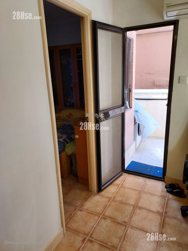 Hung Yan Building Sell 1 Bedroom , 1 Bathroom 343 ft²