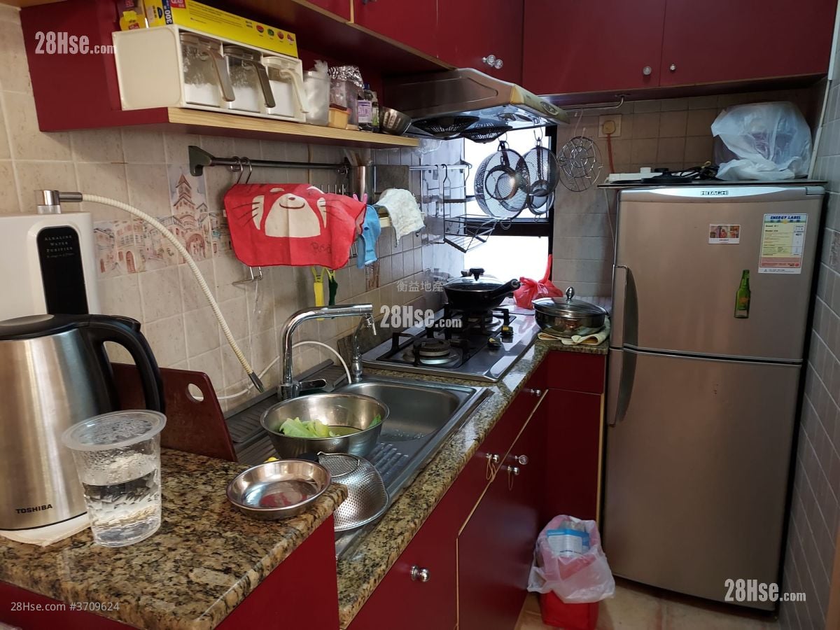 Hung Yan Building Sell 1 Bedroom , 1 Bathroom 343 ft²