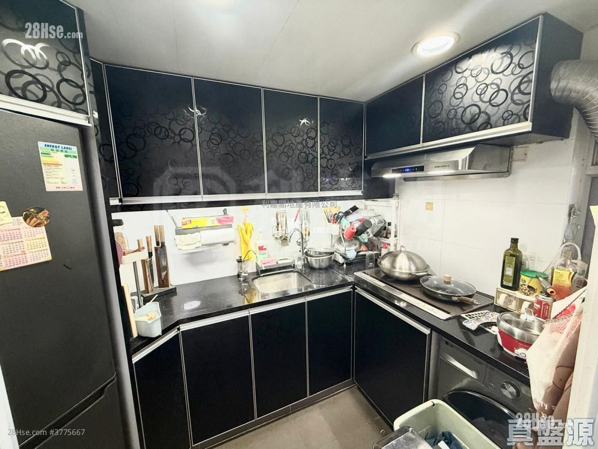 Kingswood Villas Sell 3 Bedrooms , 2 Bathrooms 623 ft²