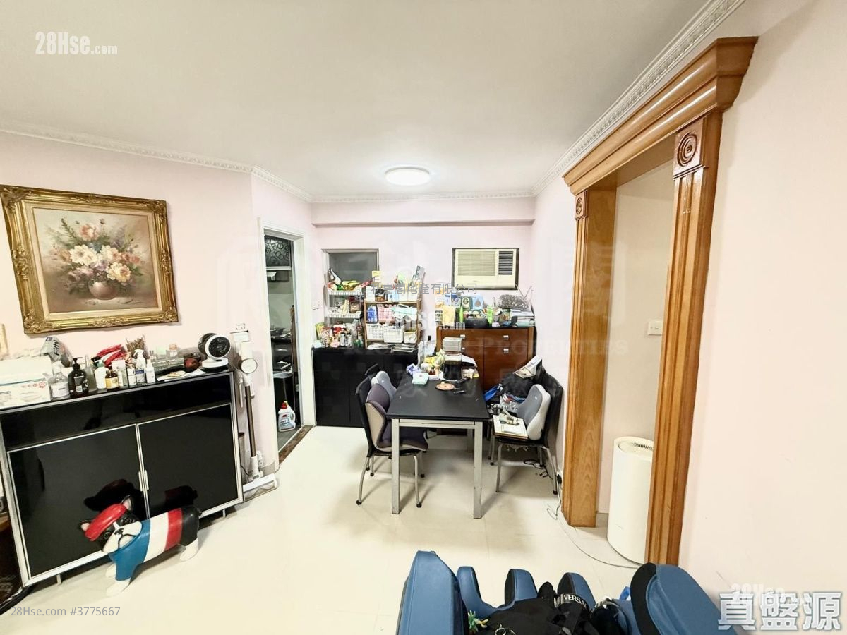 Kingswood Villas Sell 3 Bedrooms , 2 Bathrooms 623 ft²