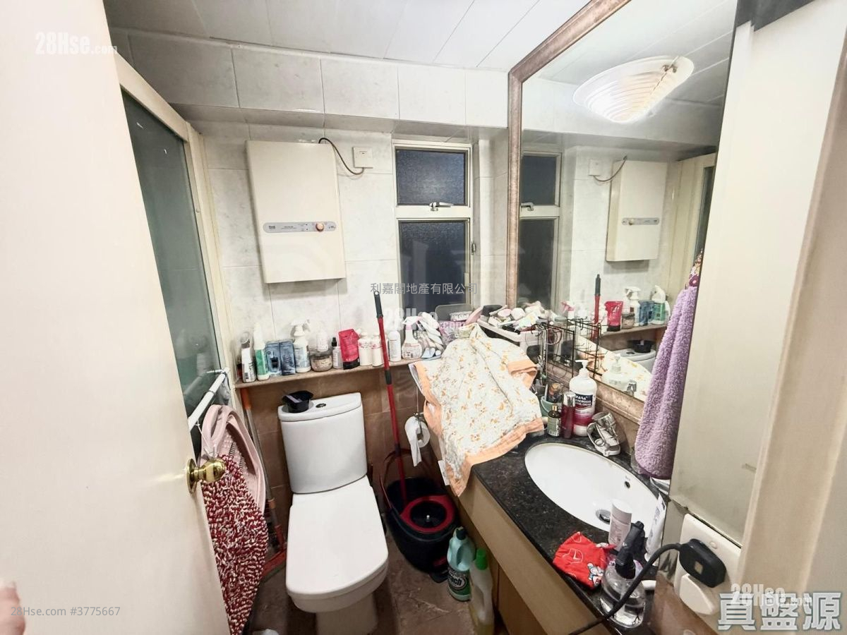 Kingswood Villas Sell 3 Bedrooms , 2 Bathrooms 623 ft²