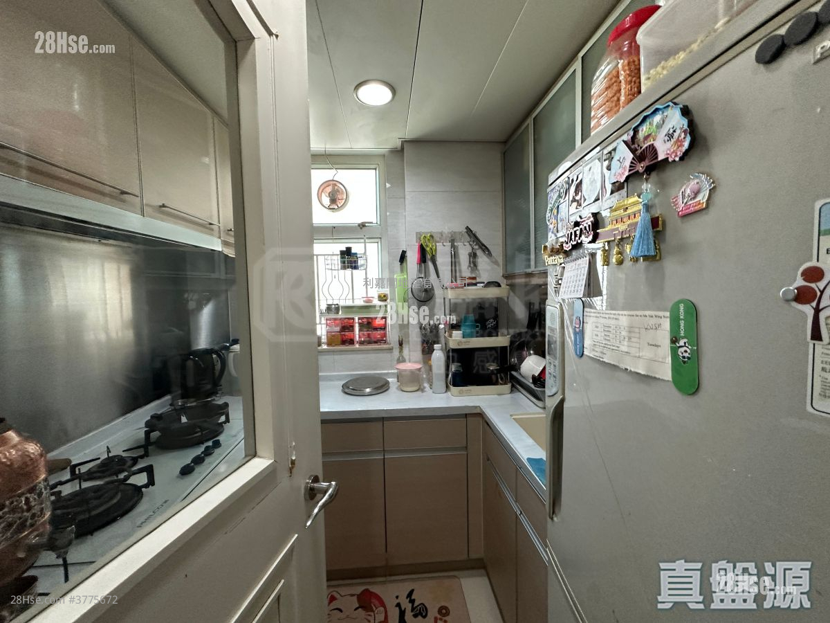 Central Park Towers Sell 2 Bedrooms , 1 Bathroom 498 ft²