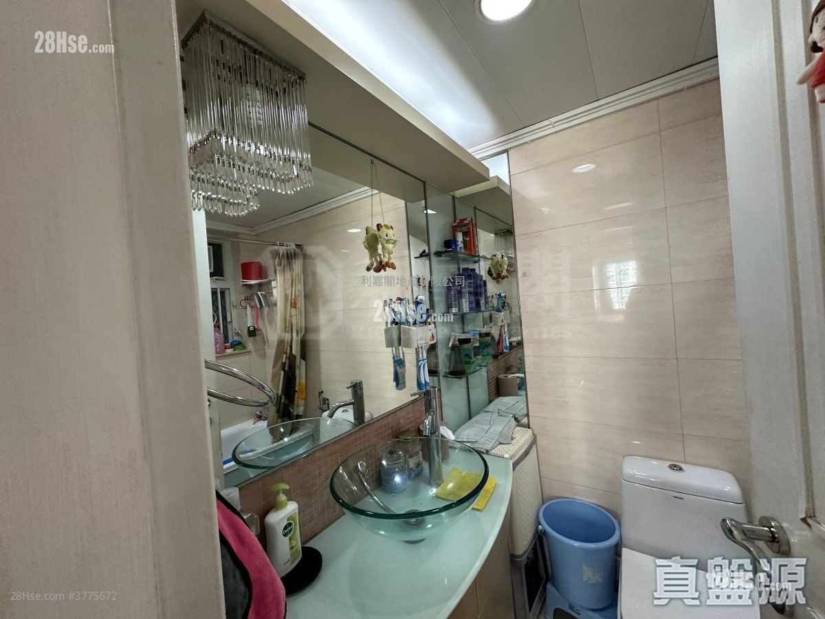 Central Park Towers Sell 2 Bedrooms , 1 Bathroom 498 ft²