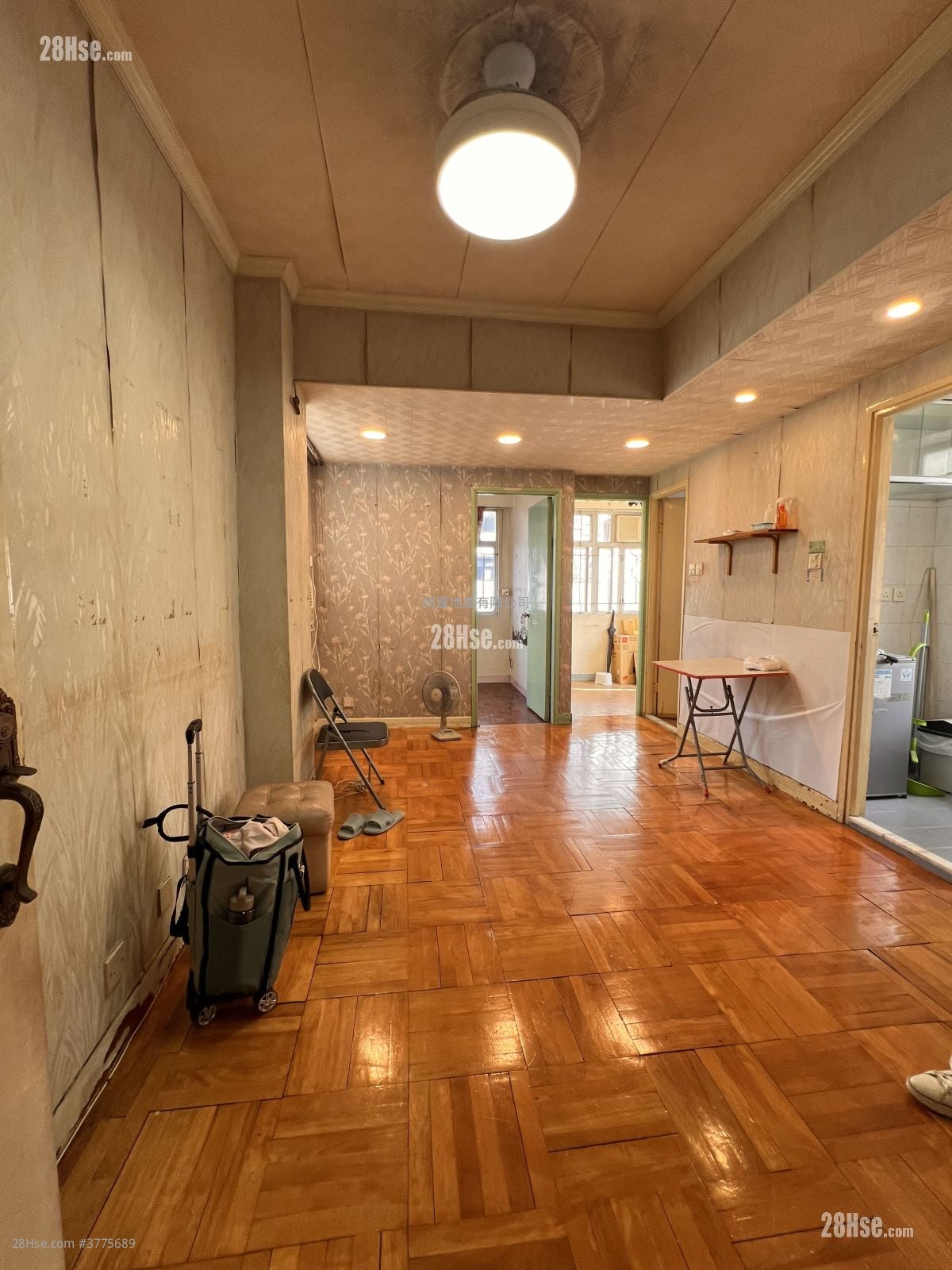 Kam On Building Sell 2 Bedrooms , 1 Bathroom 365 ft²