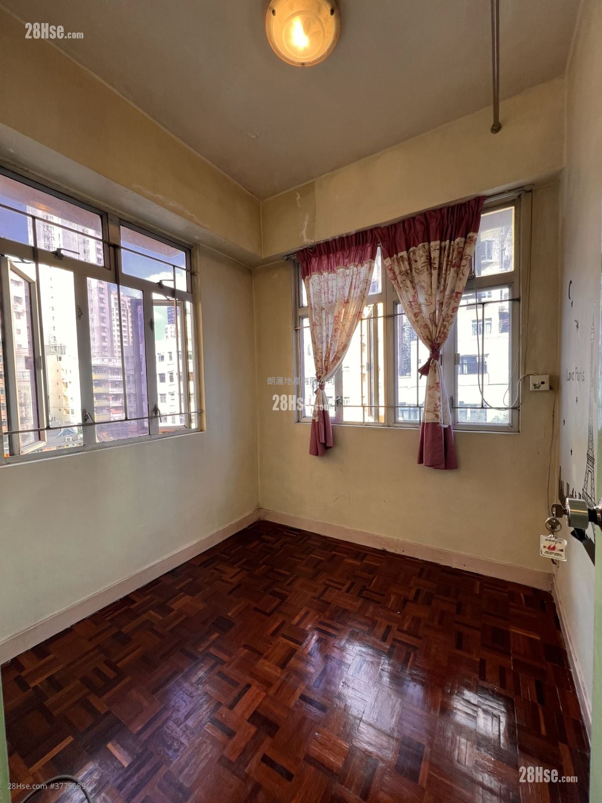 Kam On Building Sell 2 Bedrooms , 1 Bathroom 365 ft²