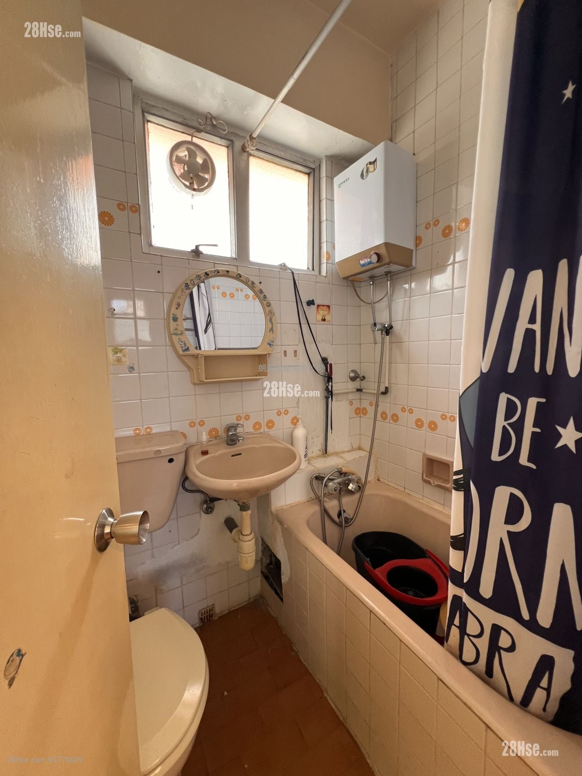 Kam On Building Sell 2 Bedrooms , 1 Bathroom 365 ft²