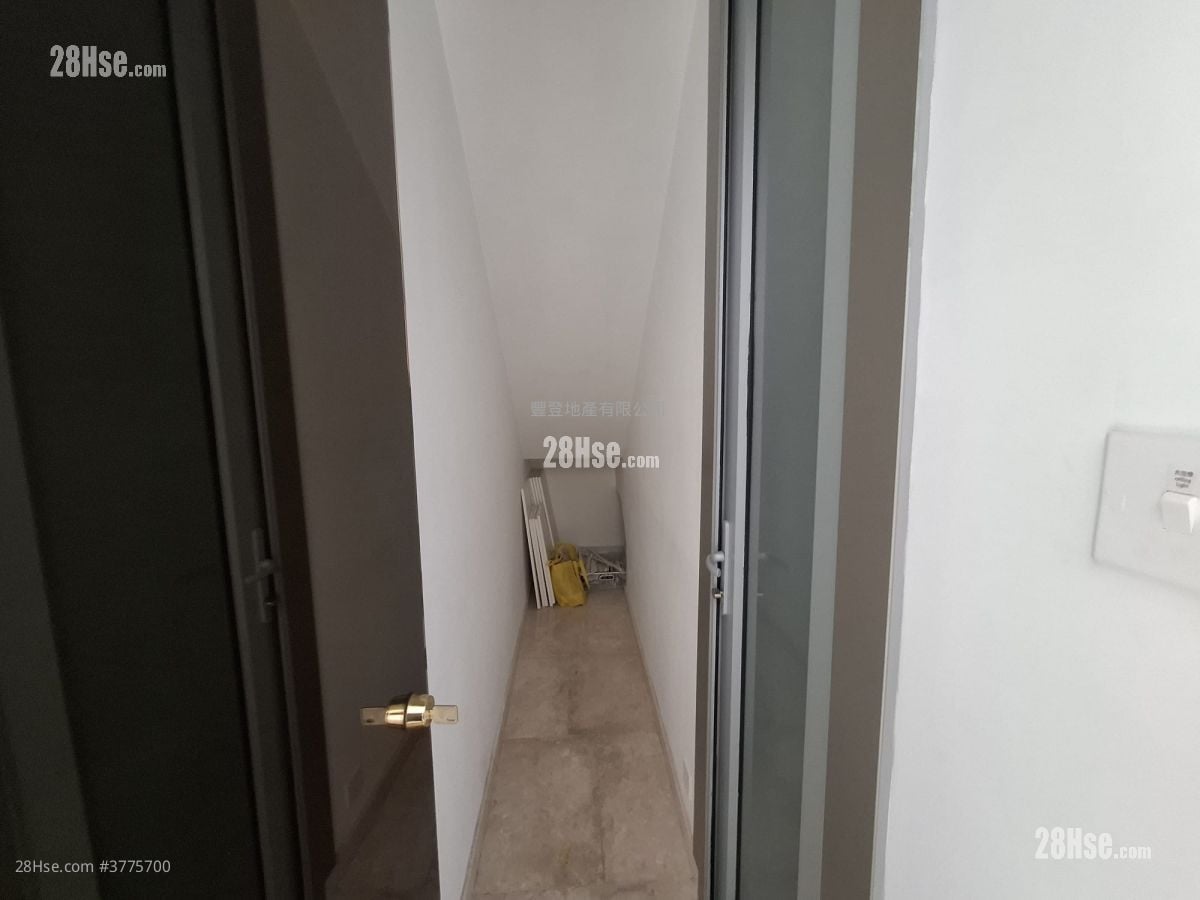 Imperial Kennedy Sell 1,259 ft²