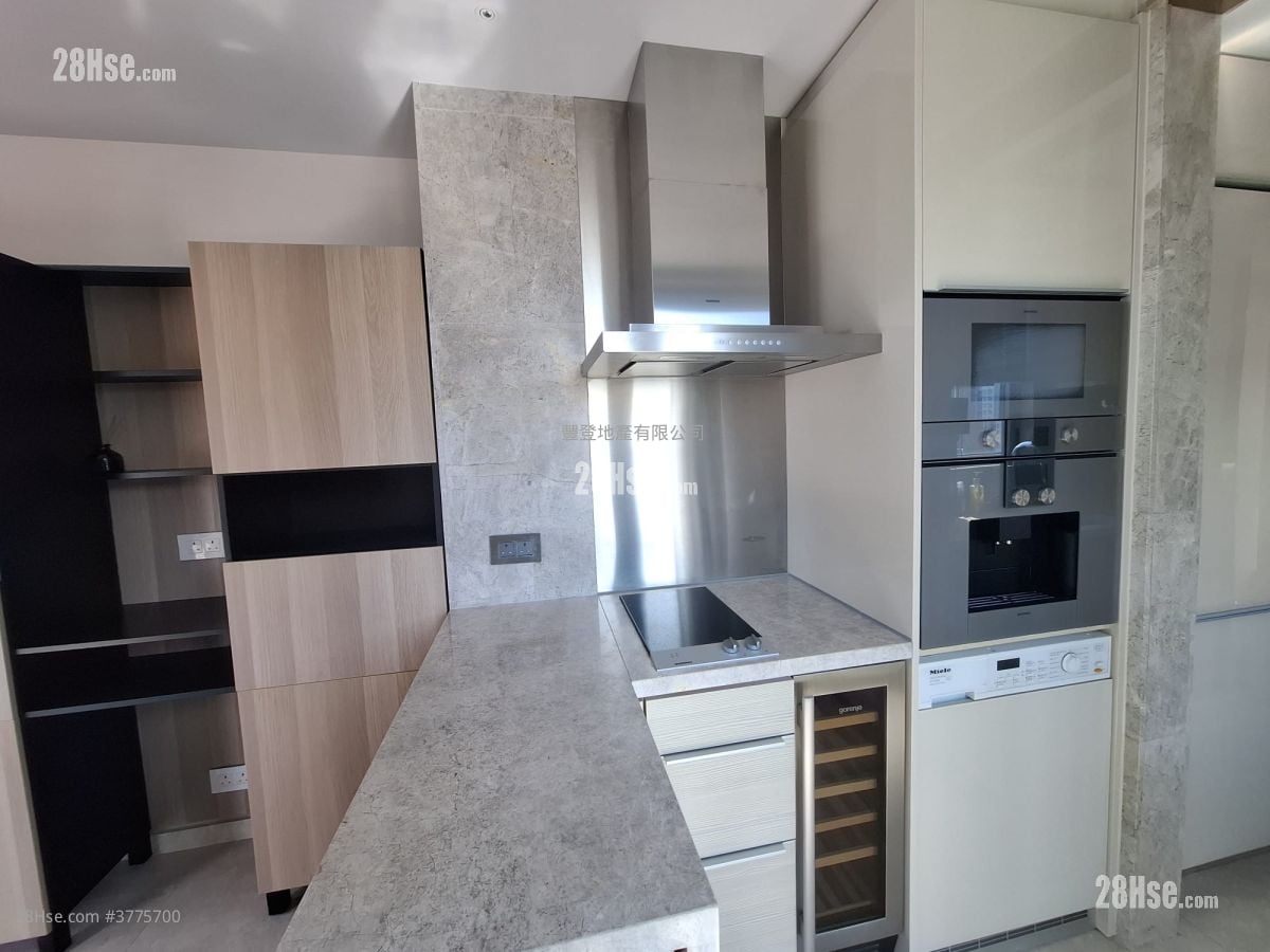 Imperial Kennedy Sell 1,259 ft²