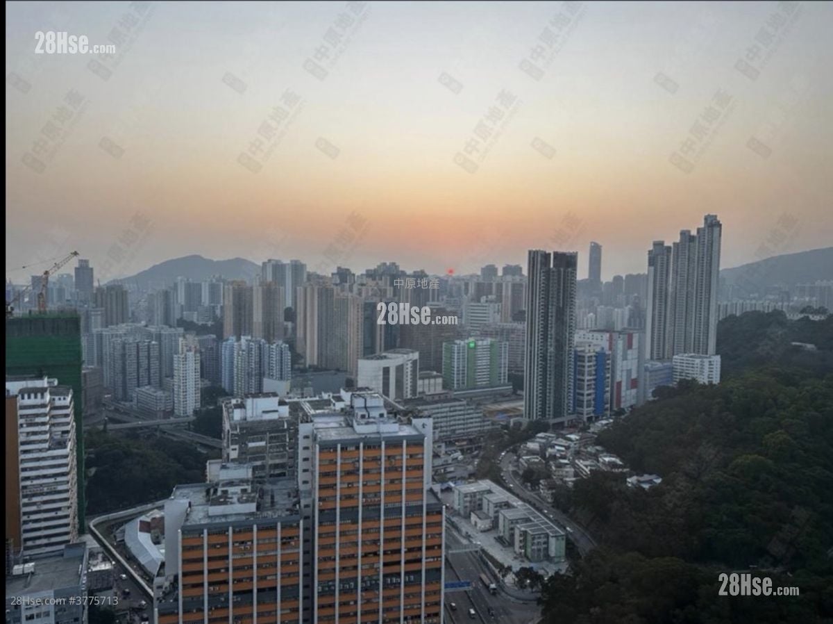 Ning Fung Court Sell 3 Bedrooms , 2 Bathrooms 650 ft²