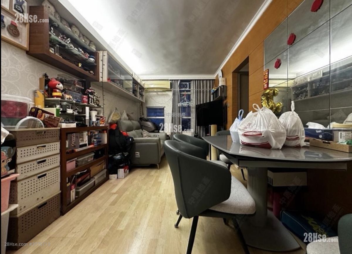 Ning Fung Court Sell 3 Bedrooms , 2 Bathrooms 650 ft²