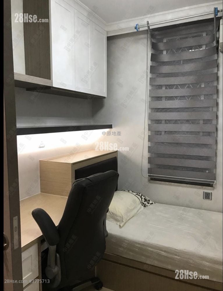 Ning Fung Court Sell 3 Bedrooms , 2 Bathrooms 650 ft²