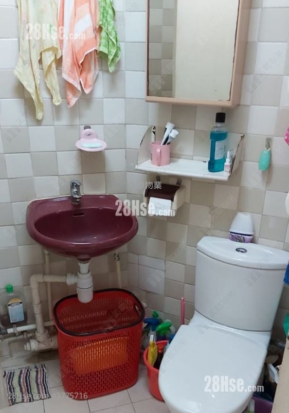 Ching Nga Court Sell 2 Bedrooms , 1 Bathroom 443 ft²