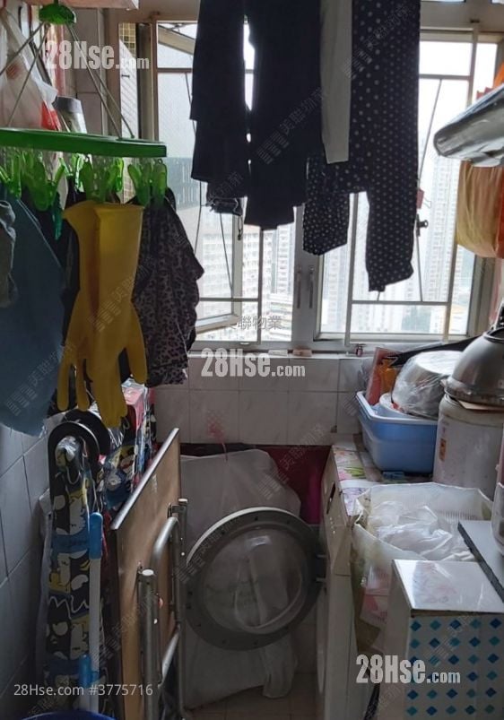 Ching Nga Court Sell 2 Bedrooms , 1 Bathroom 443 ft²