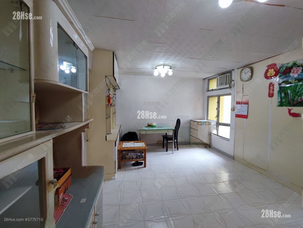 Ching Nga Court Sell 2 Bedrooms , 1 Bathroom 443 ft²