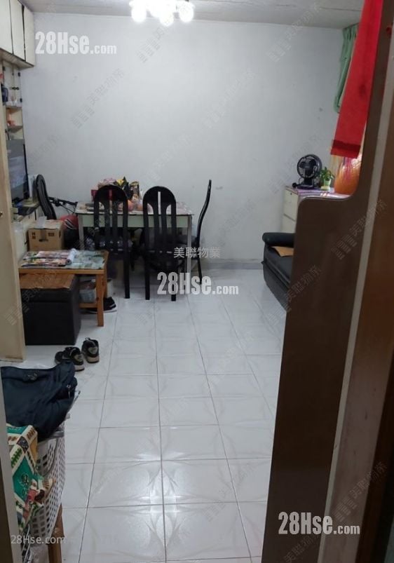 Ching Nga Court Sell 2 Bedrooms , 1 Bathroom 443 ft²