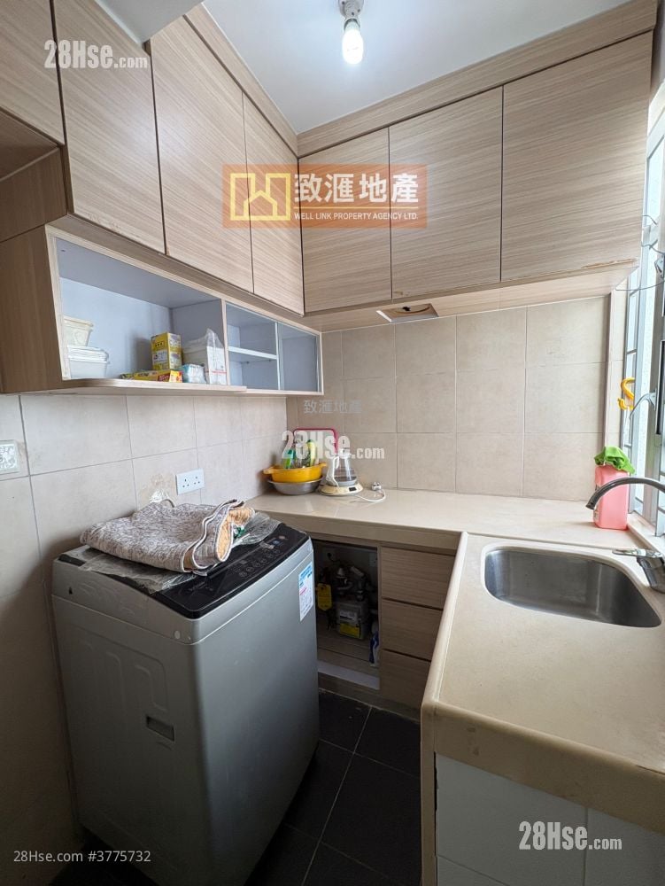 Sheung Chui Court Sell 2 Bedrooms 438 ft²