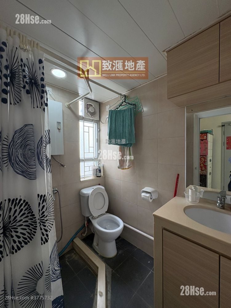 Sheung Chui Court Sell 2 Bedrooms 438 ft²