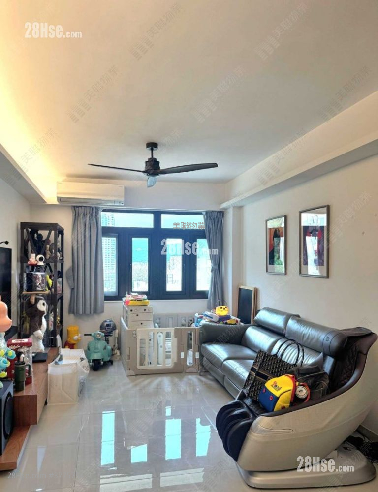 Woodcrest Hill Sell 3 Bedrooms 936 ft²