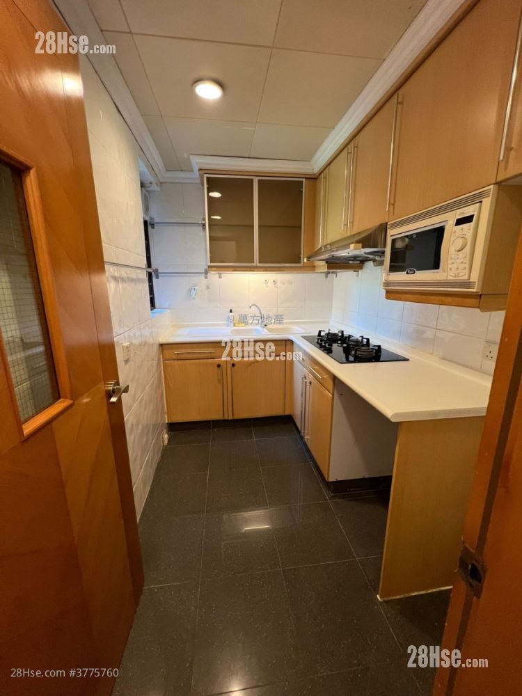 Castello Sell 2 Bedrooms , 1 Bathroom 547 ft²